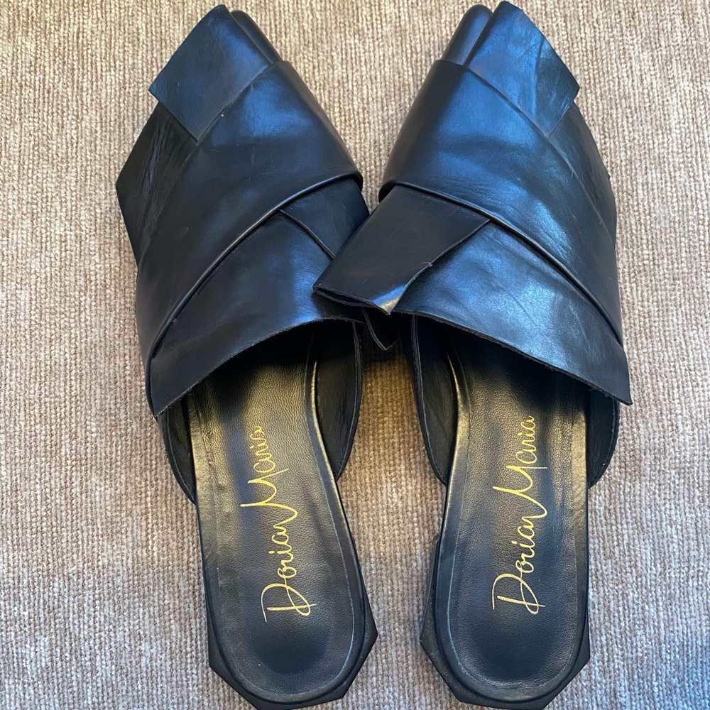 Doria Maria Black Flats